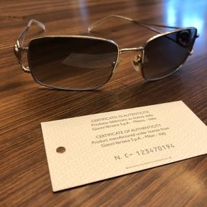 🎉MAKE AN OFFER🎉 Authentic Versace Sunglasses